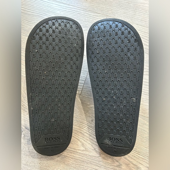 Hugo Boss - Men’s slides, size 8, like new. - Picture 4 of 5
